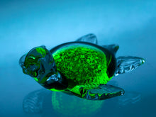 Load image into Gallery viewer, Sea Creations 5&quot; Glass Sea Turtle (Green)
