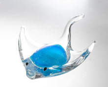 Load image into Gallery viewer, Sea Creations - Glass Stingray 5&quot;
