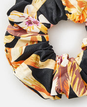 Load image into Gallery viewer, Rip Curl Sunday Swell Scrunchie
