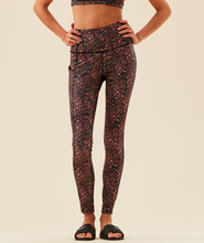 Load image into Gallery viewer, Roxy Heart Into It Ankle Legging
